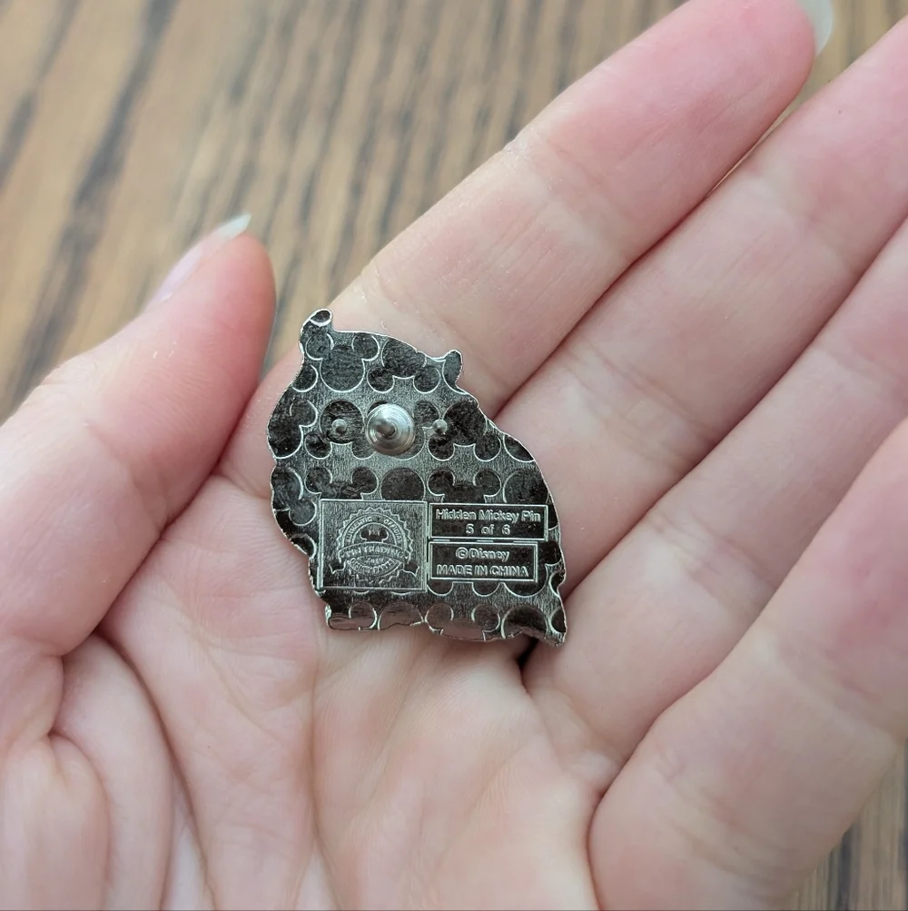 Disney Pin - Picture 2 of 3